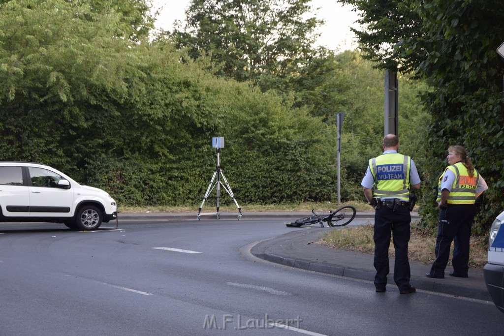 VU PKW Rad Koeln Porz Gremberghoven Alter Deutzer Postweg Josef Lindner Weg P07.JPG - Miklos Laubert